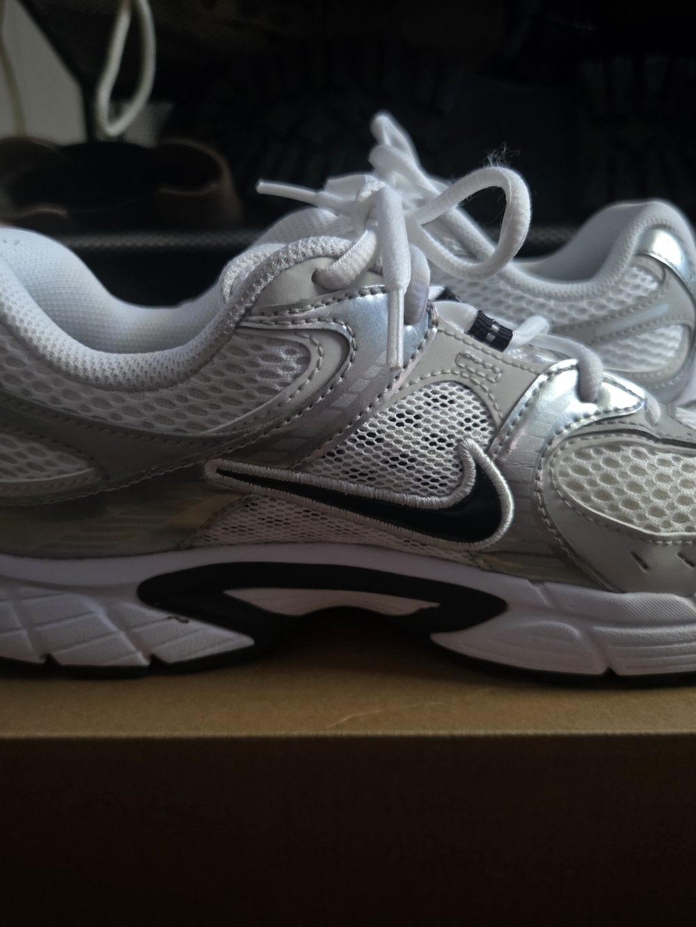 Nike Kids White, Silver & Black Mesh Sneakers